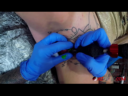 ❤️ Äärimmäisen tatuoitu hottie Sully Savage sai tatuoinnin klitorikseen Venäläinen porno at porn fi.porn-mz-com.ru ❌️❤